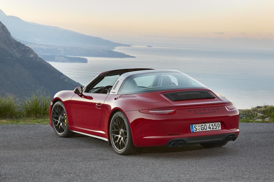  Porsche 911 Targa 4 GTS 2015 года  (фото 10 из 17)